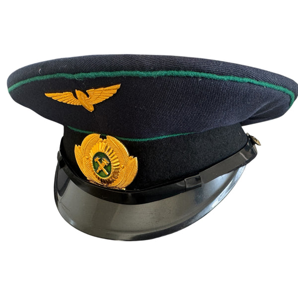 Uniforme d'officier militaire de l'Ukraine post-soviétique, casquette à visière, insigne en métal