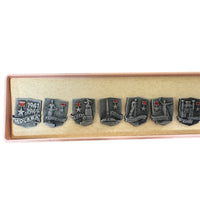 Villes de héros soviétiques de la Seconde Guerre mondiale Ensemble de 11 badges métalliques Boîte originale Réception URSS 1978