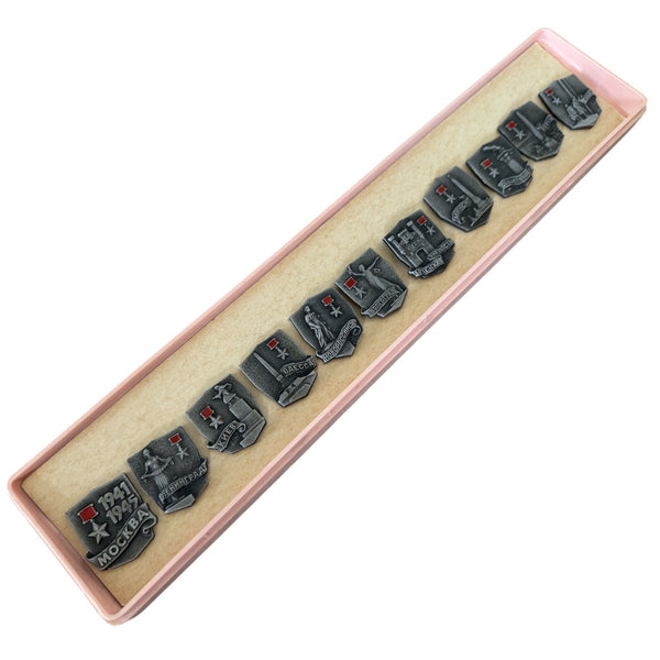 Villes de héros soviétiques de la Seconde Guerre mondiale Ensemble de 11 badges métalliques Boîte originale Réception URSS 1978