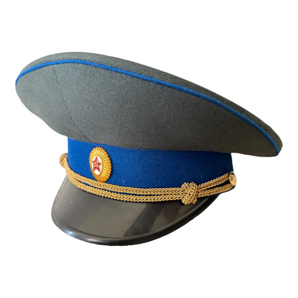Défilé d'officiers du KGB de l'URSS soviétique, uniforme militaire russe, chapeau à visière 
