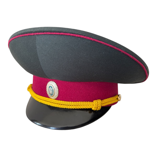 Uniforme d'officier militaire de l'Ukraine post-soviétique, casquette à visière, insigne en métal